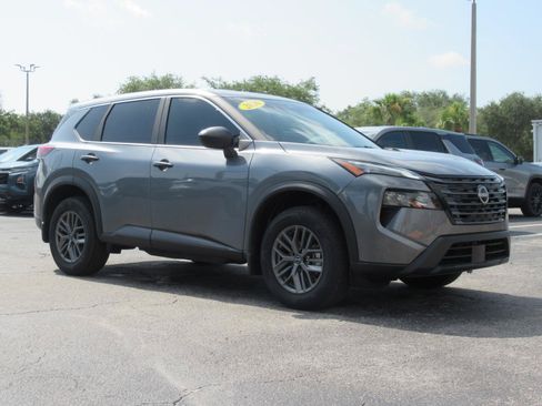 Used 2026 Nissan Rogue S FWD image 3