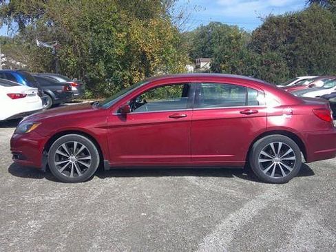 Used 2013 Chrysler 200 Touring w/ S Exterior Appearance Pkg image 9