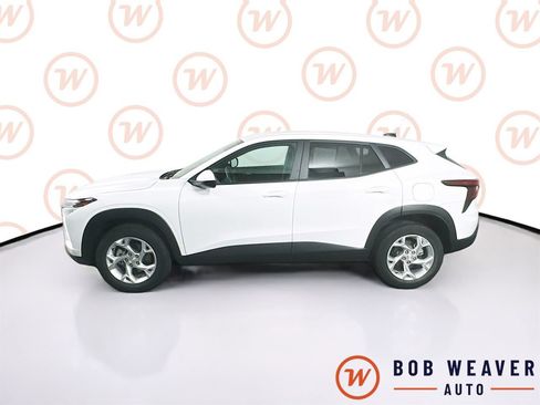 Used 2024 Chevrolet Trax LS w/ LS Convenience Package FWD image 4