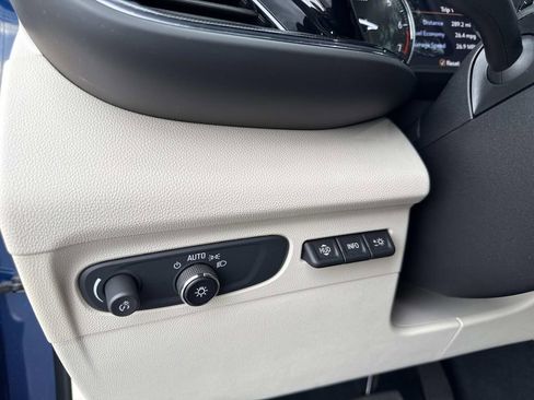 Used 2022 Buick Envision Essence w/ Technology Package I image 31