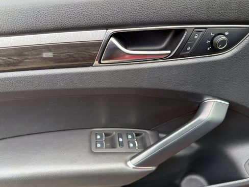 Used 2017 Volkswagen Passat 1.8T SE w/ SE Lighting Package FWD image 12