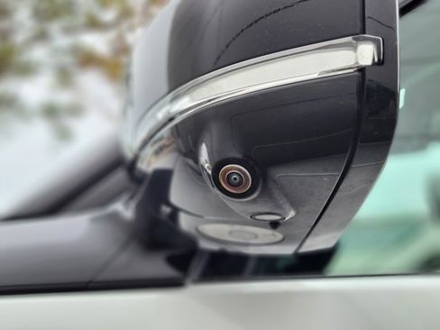 Used 2024 Land Rover Discovery S image 41