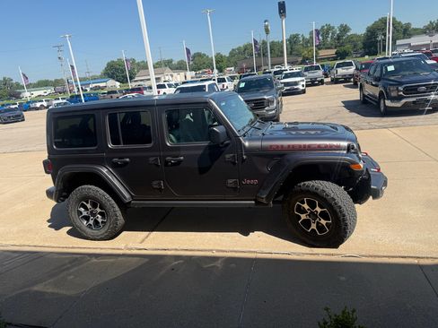 Used 2022 Jeep Wrangler Unlimited Rubicon w/ Cold Weather Group AWD/4WD image 5