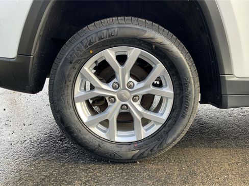 Used 2023 Jeep Grand Cherokee Limited image 28