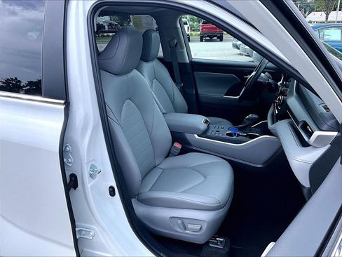 Certified 2026 Toyota Highlander XLE AWD/4WD image 11