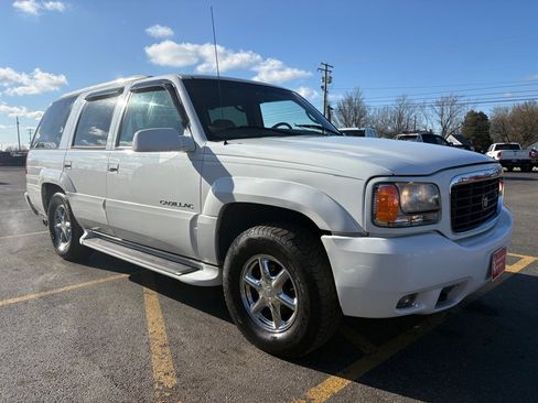 Used 2000 Cadillac Escalade 4WD image 4