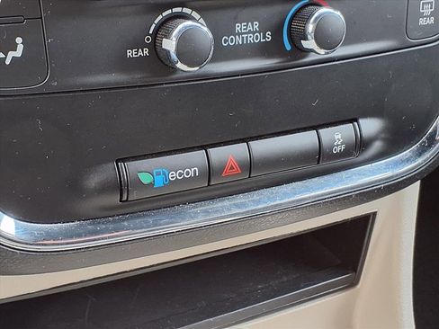 Used 2017 Dodge Grand Caravan SXT image 14