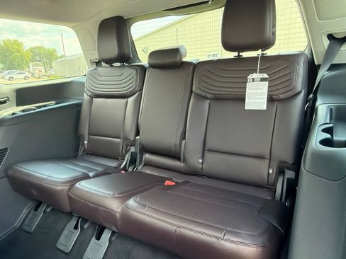 Used 2026 Ford Expedition Platinum w/ Platinum Ultimate Package AWD/4WD image 15