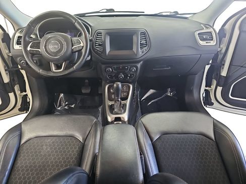 Used 2019 Jeep Compass Latitude w/ Cold Weather Group AWD/4WD image 9