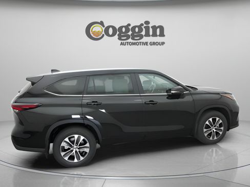 Certified 2026 Toyota Highlander XLE AWD/4WD image 10