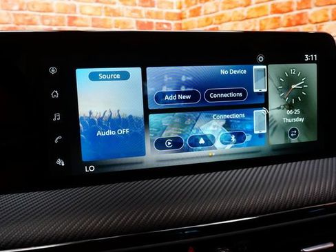 Certified 2025 Nissan Kicks SR AWD/4WD image 17