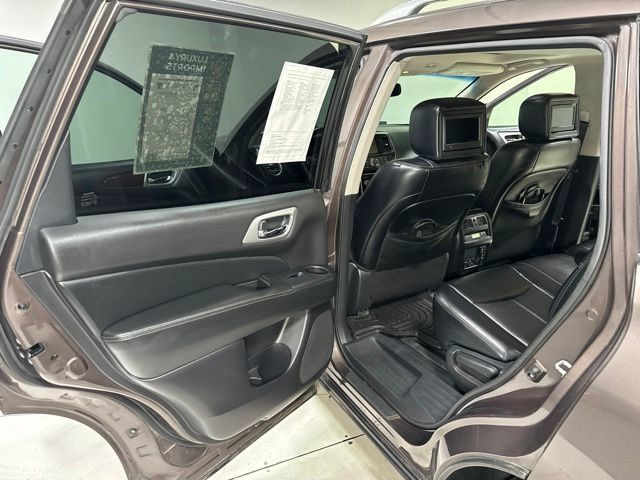 Used 2015 Nissan Pathfinder Platinum w/ Family Entertainment Package FWD image 27