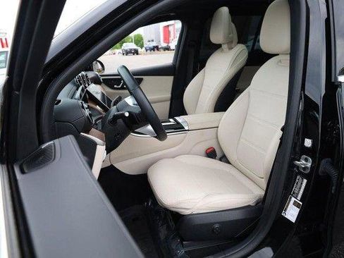 Used 2024 Mercedes-Benz GLC 300 4MATIC image 9