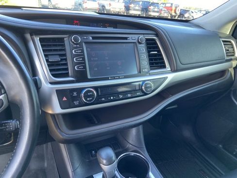 Used 2019 Toyota Highlander XLE image 23