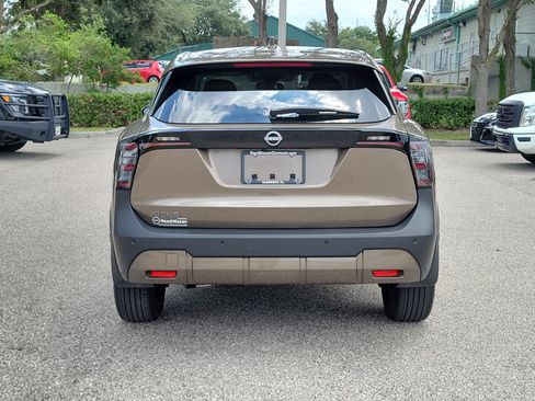 Certified 2025 Nissan Kicks SV FWD image 6