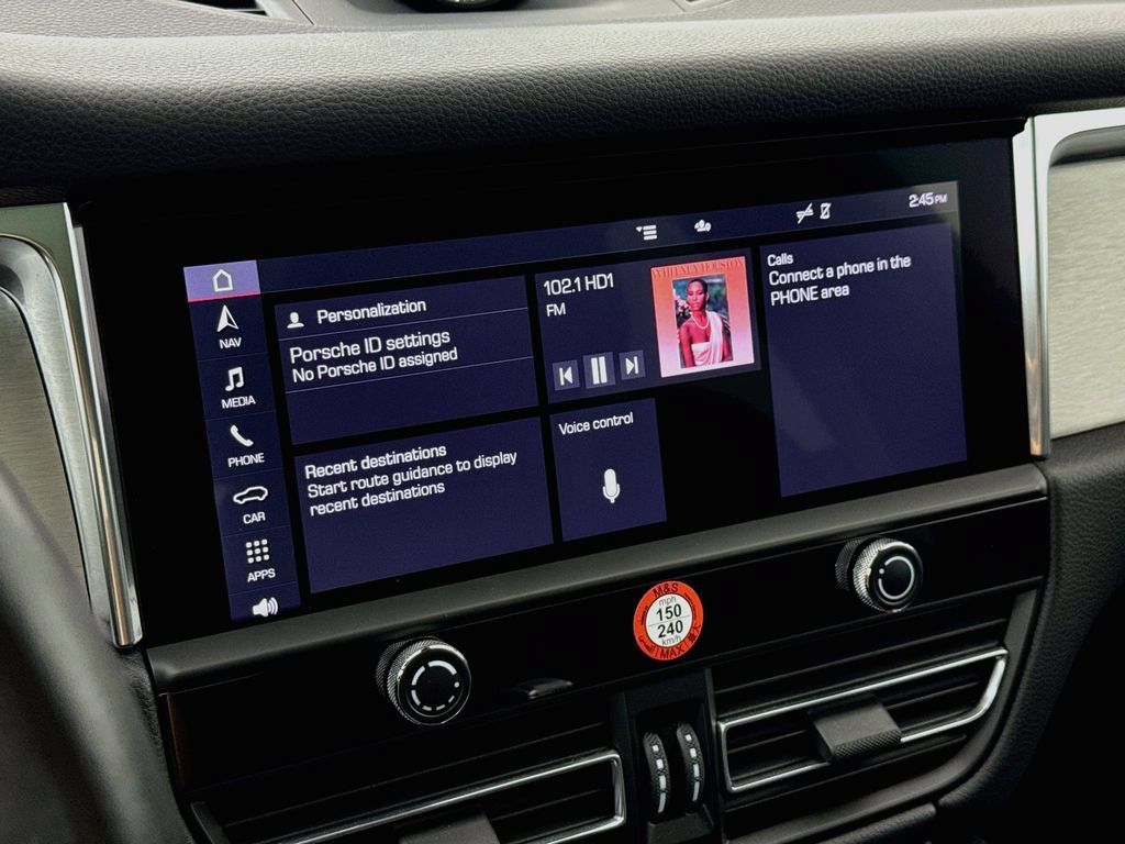 Certified 2025 Porsche Macan AWD/4WD image 18