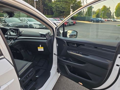 New 2026 Honda Odyssey Touring image 12