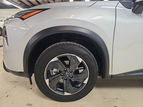 Used 2025 Nissan Rogue SV image 27