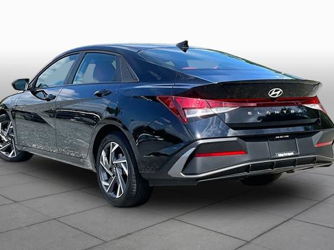 Used 2025 Hyundai Elantra Sport FWD image 11