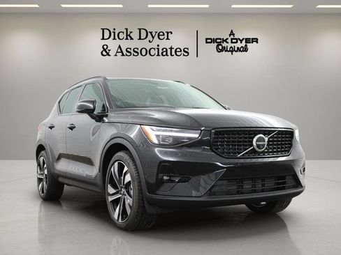 New 2026 Volvo XC40 B5 Plus w/ Climate Package AWD/4WD image 3