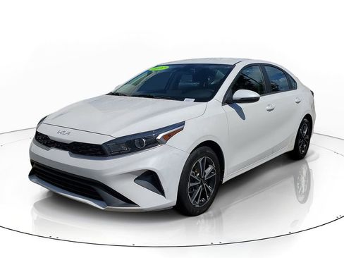 Used 2022 Kia Forte LXS w/ LXS Technology Package FWD image 3