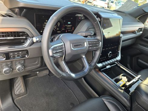Certified 2025 GMC Yukon Denali image 13
