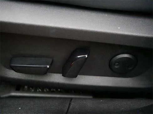 Used 2025 Mitsubishi Outlander SE image 18