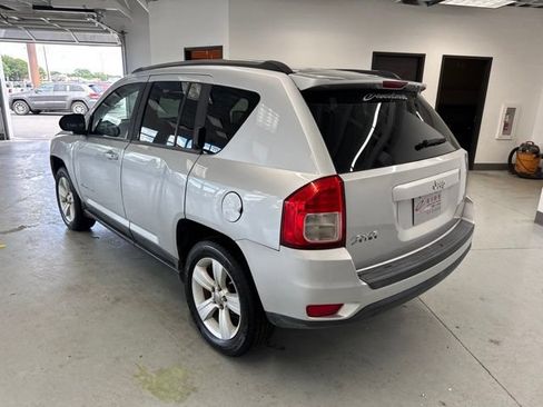 Used 2011 Jeep Compass Latitude AWD/4WD image 8