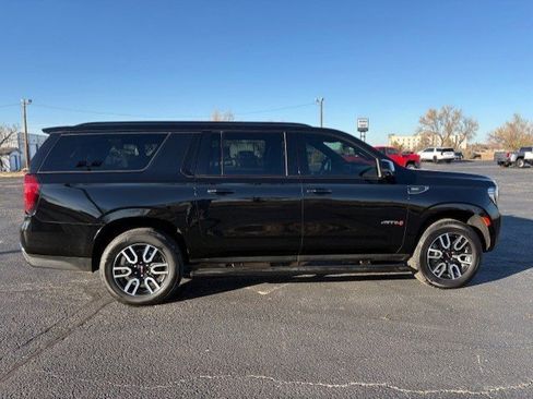 Used 2023 GMC Yukon XL AT4 w/ AT4 Premium Package image 7