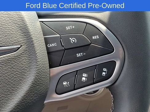 Used 2023 Chrysler Pacifica Touring-L FWD image 22
