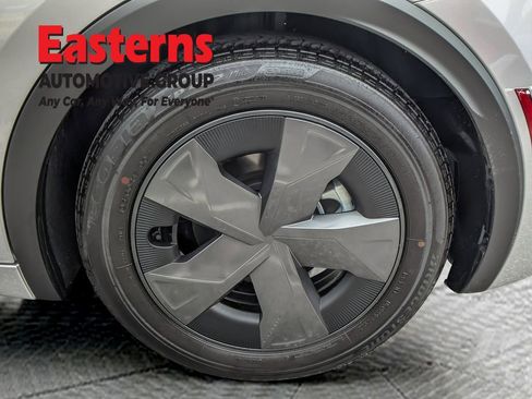 Used 2025 Toyota Prius Plug-In Hybrid image 29