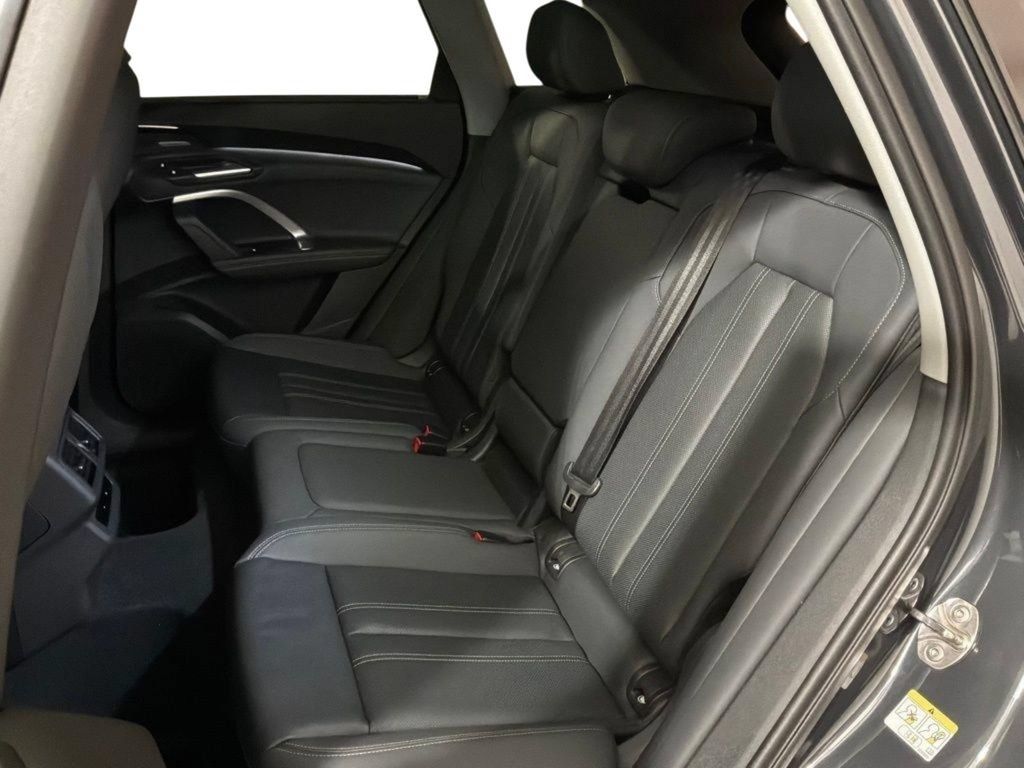 Used 2025 Audi Q5 Premium Plus w/ Premium Plus AWD/4WD image 16