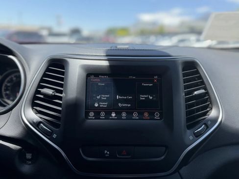 Used 2020 Jeep Cherokee Latitude Plus AWD/4WD image 29