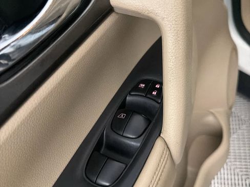 Used 2016 Nissan Rogue S w/ Appearance Package FWD image 22