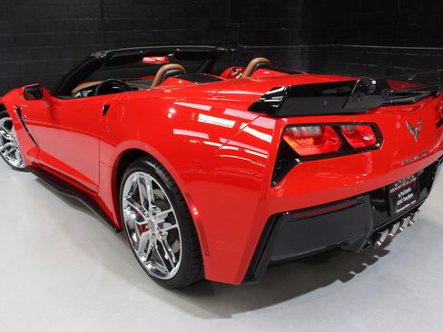 Used 2019 Chevrolet Corvette Stingray Convertible w/ 2LT Preferred Equipment Group image 16