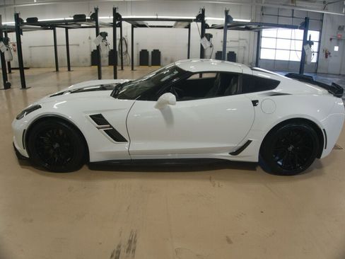 Used 2017 Chevrolet Corvette Grand Sport RWD image 3