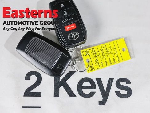 Used 2024 Toyota Venza LE AWD/4WD image 26