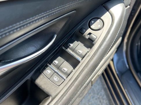 Used 2011 BMW 550i Sedan RWD image 31