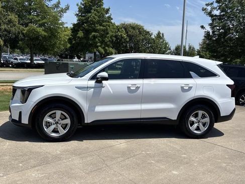 Used 2025 Kia Sorento LX FWD image 9