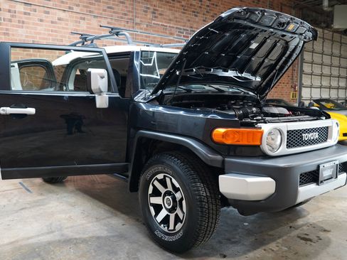 Used 2013 Toyota FJ Cruiser 4WD w/ Convenience Pkg image 30