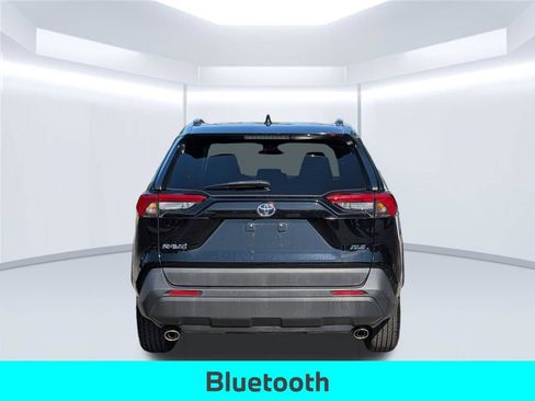 Used 2022 Toyota RAV4 XLE FWD image 6
