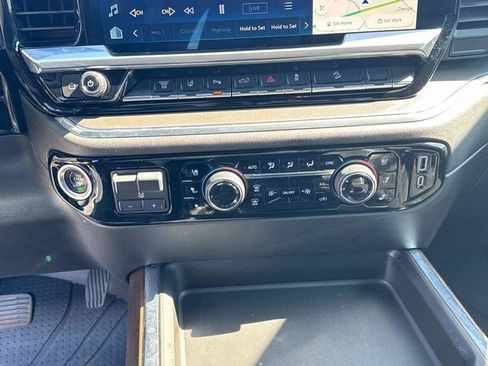 Used 2024 Chevrolet Silverado 2500 High Country w/ Technology Package AWD/4WD image 34