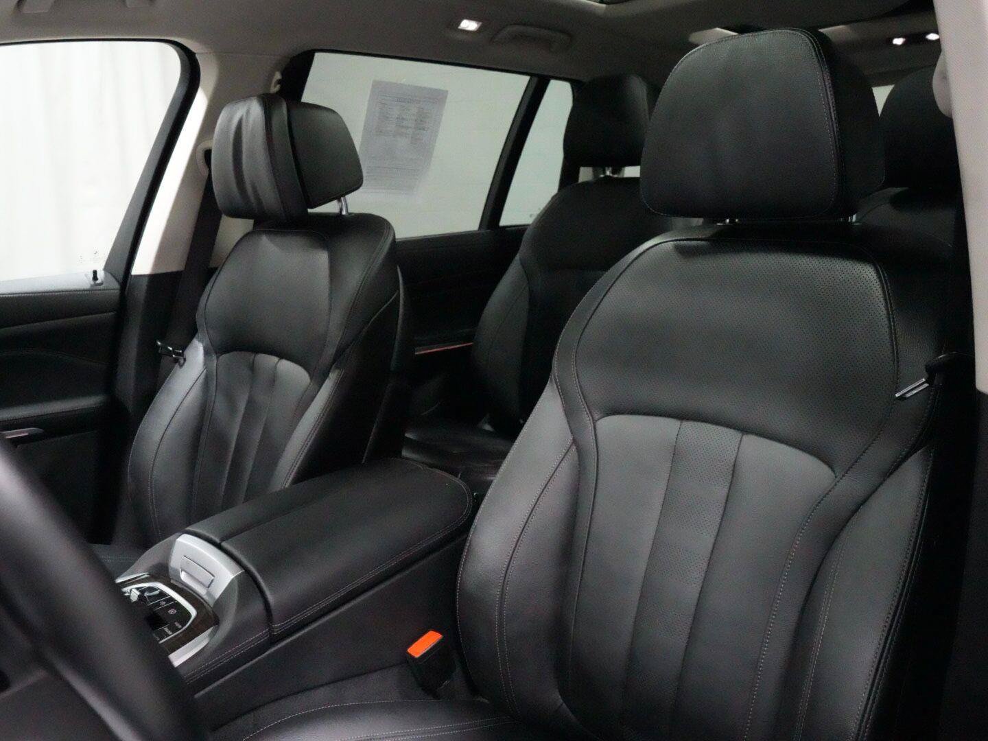 Used 2020 BMW X7 xDrive40i w/ Premium Package AWD/4WD image 4
