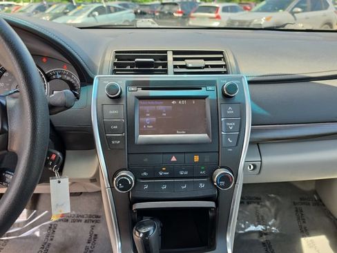 Used 2015 Toyota Camry LE FWD image 17
