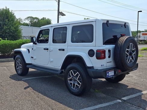 Used 2025 Jeep Wrangler Unlimited Sahara AWD/4WD image 8