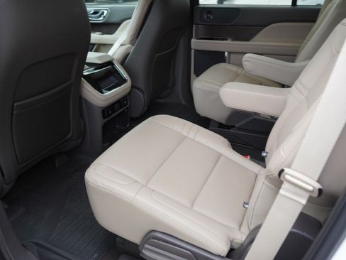 Used 2024 Lincoln Navigator Premiere AWD/4WD image 12