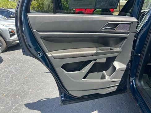 Used 2020 Volkswagen Atlas Cross Sport SE w/ Panoramic Sunroof Package image 13