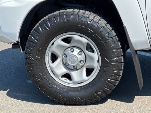 Used 2015 Toyota Tacoma PreRunner w/ SR5 Package RWD image 28