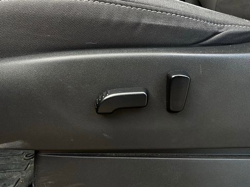 Used 2022 Nissan Frontier SV image 12