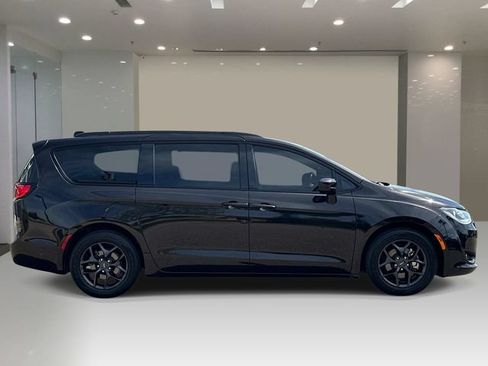 Used 2019 Chrysler Pacifica Touring-L Plus w/ S Appearance Package FWD image 5